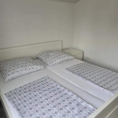 Apartment Victory 1 *